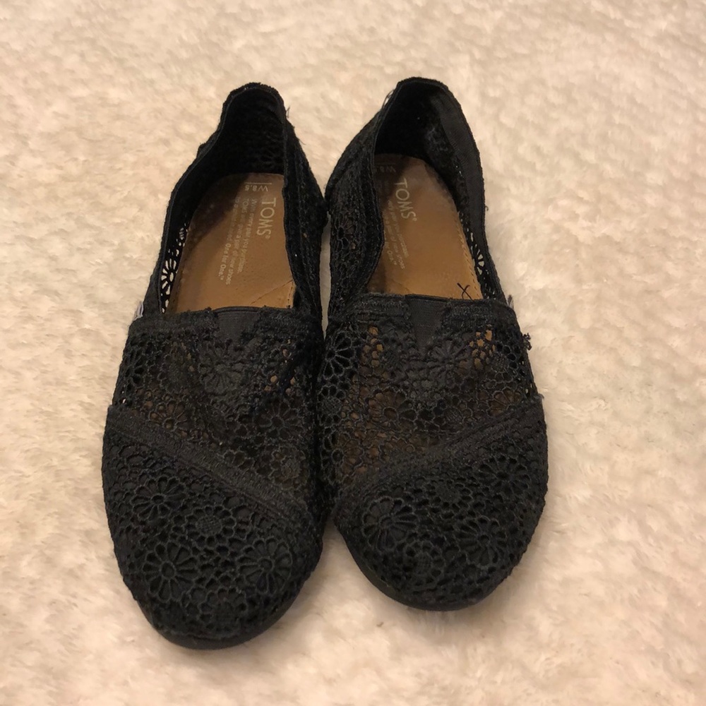 Black lace toms